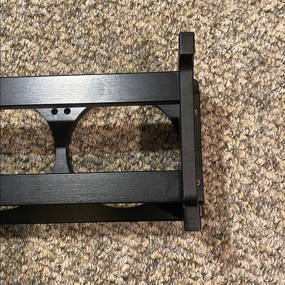 Black dog feeder with 2 metal bowls. Great for medium to large dogs - Picture 6 of 7